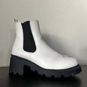 Wild Diva Size 8.5 Faux Leather Chunky Lug Sole Block Heel Chelsea Boots
